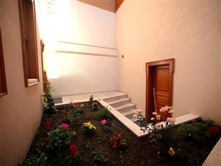 ラリン ホテル 写真