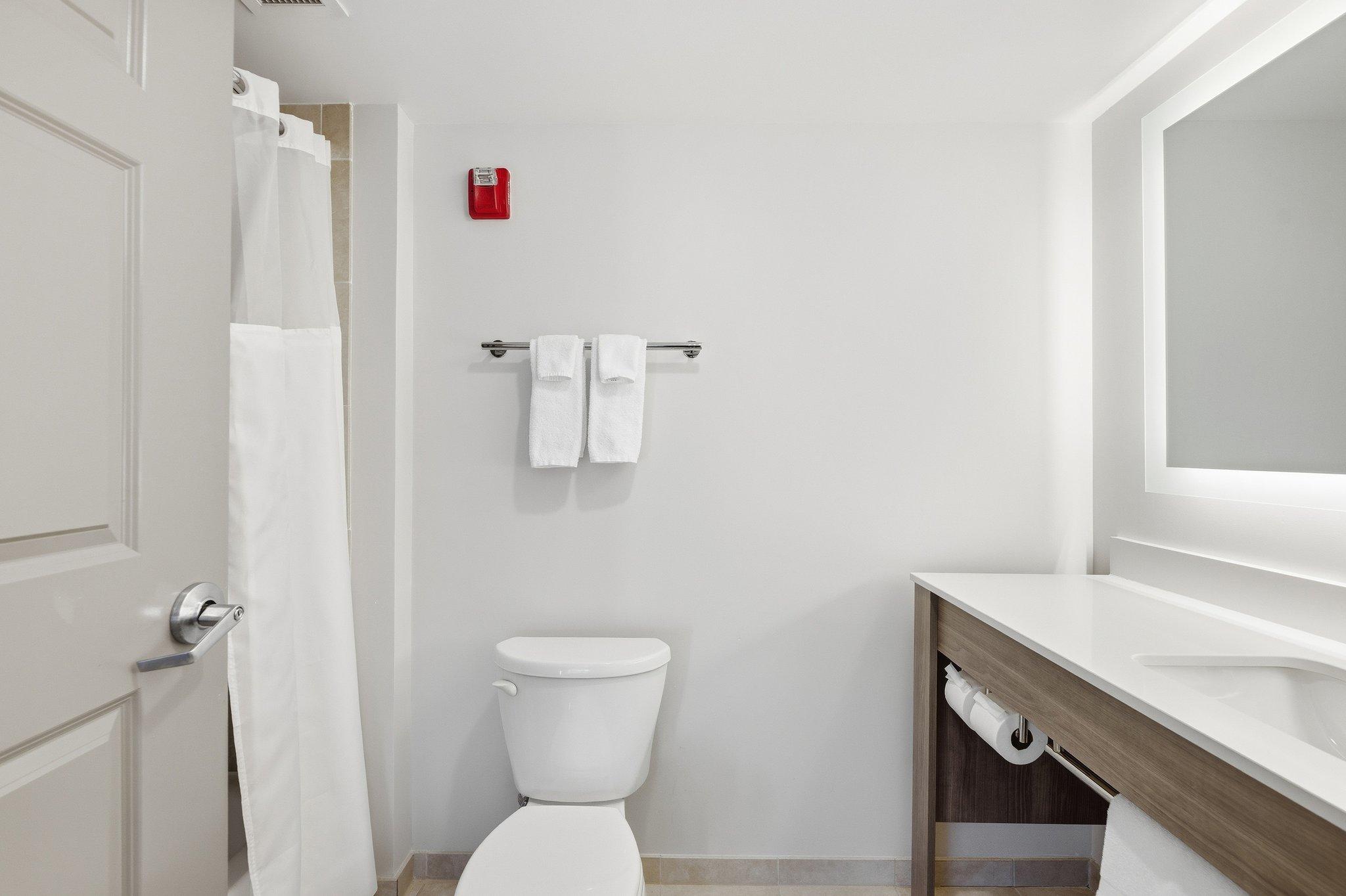 Holiday Inn Express & Suites Raleigh West Lenovo Center By IHG 写真