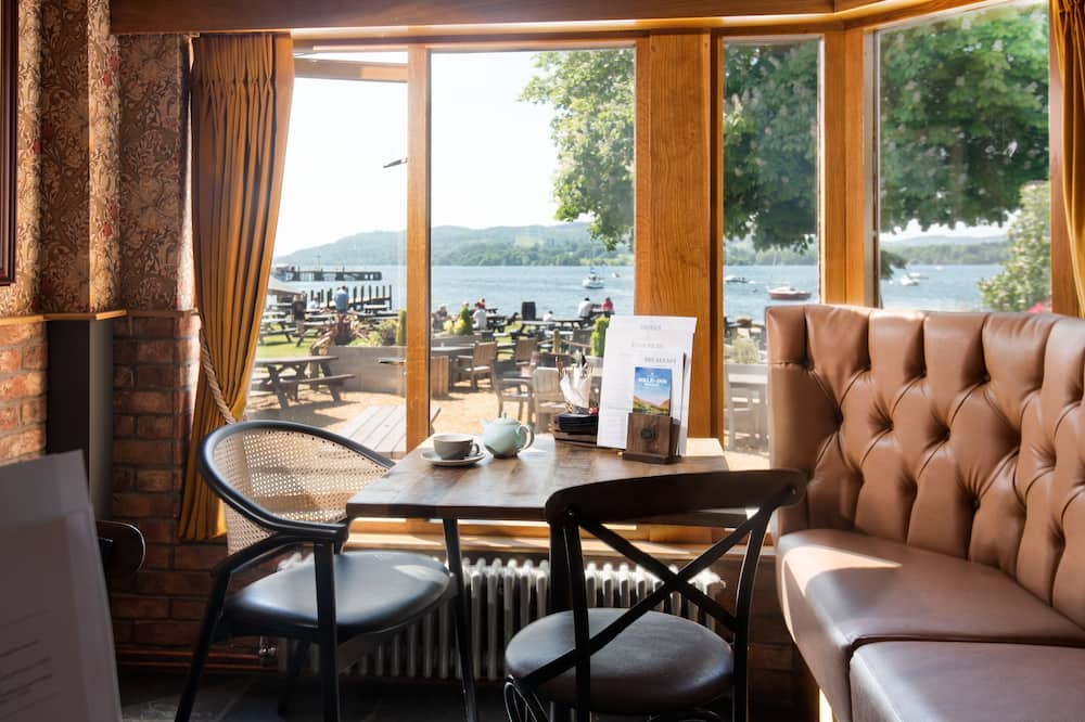 ウォーターエッジイン - インコレクショングループ 写真