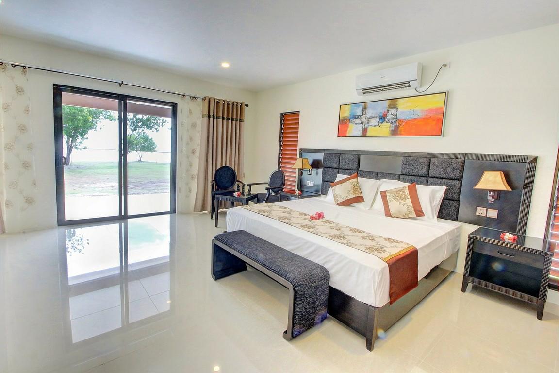 ニラ ビーチ リゾート 写真