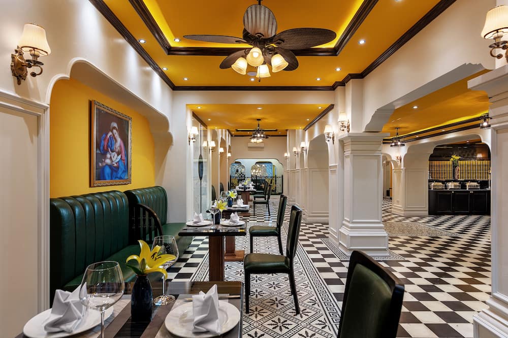 ミネルバ チャーチ ホテル 写真