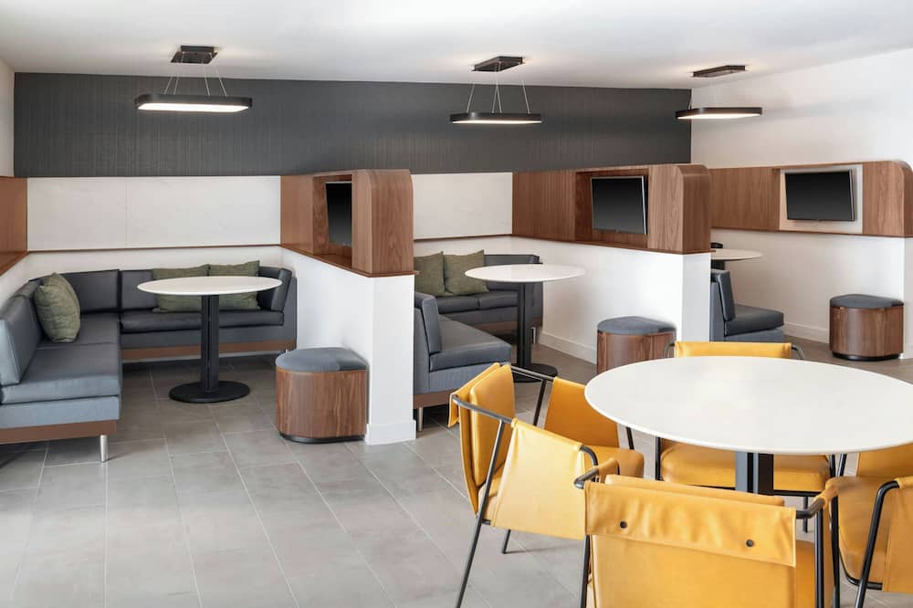 Courtyard by Marriott Cleveland Airport South 写真