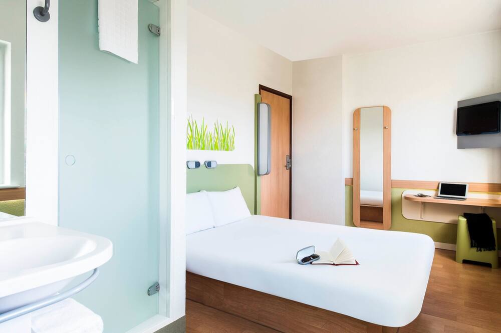 イビス バジェット リーズ センター クラウン ポイント ロード 写真