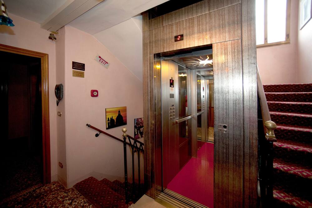 ホテル フォンタナ 写真