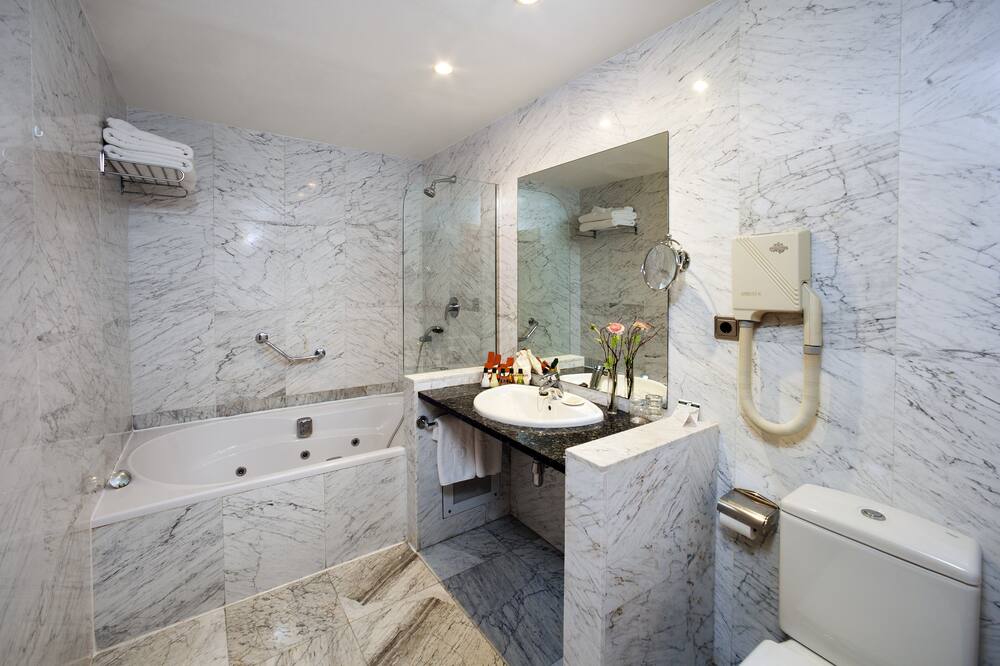 パラドール デ カルドナ 写真