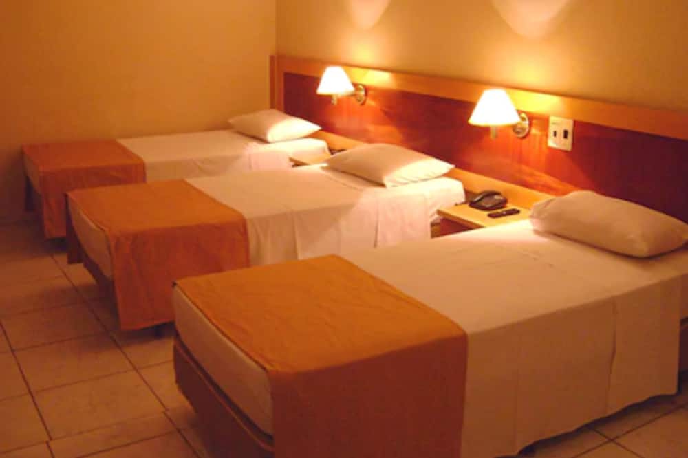 プラザ ビター ホテル 写真