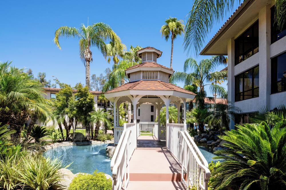 ダブルツリー バイ ヒルトン ベイカーズフィールド 写真