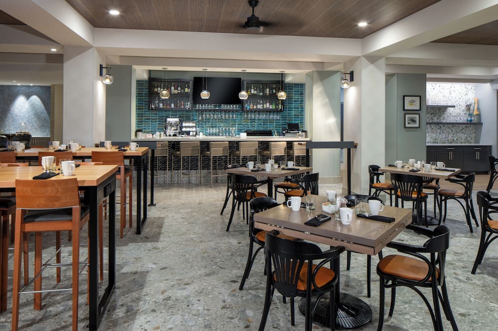 コースト レホボス ビーチ  タペストリー コレクション バイ ヒルトン 写真