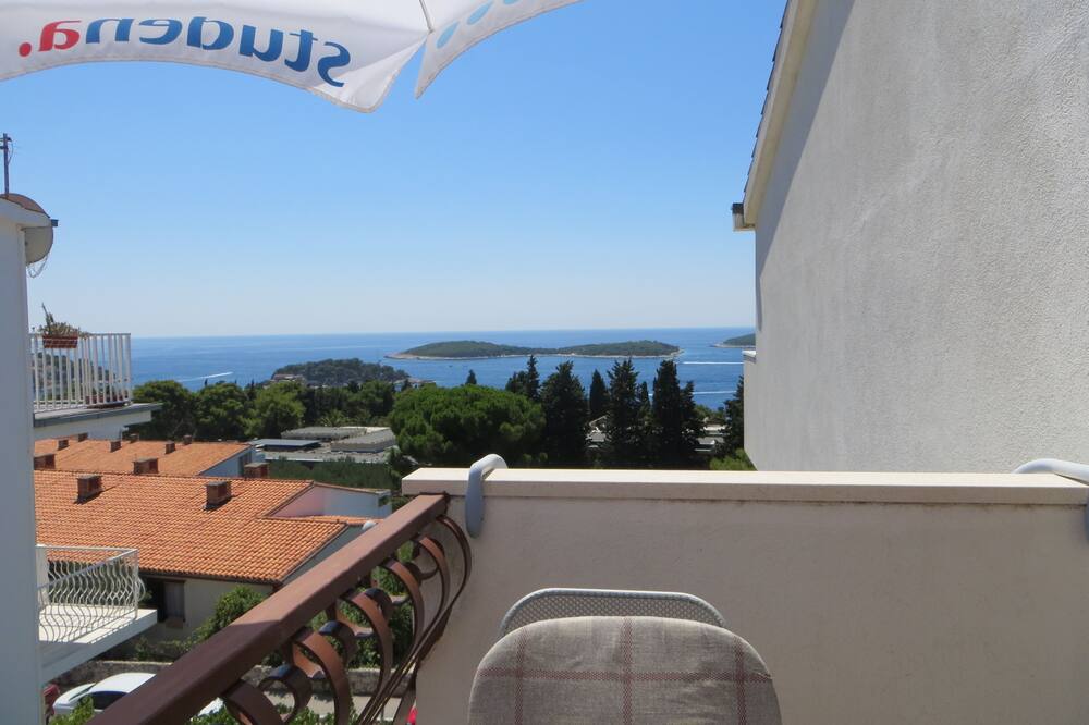 アパートメンツ アンド ルームズ ロゴシック 写真