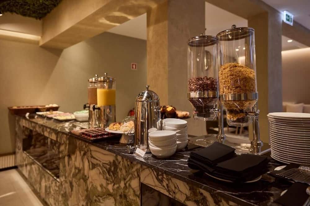 オミッド サルダーニャ ホテル 写真