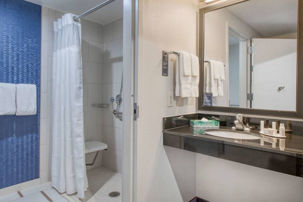 フェアフィールド イン バイ マリオット ローリー クラブツリー 写真