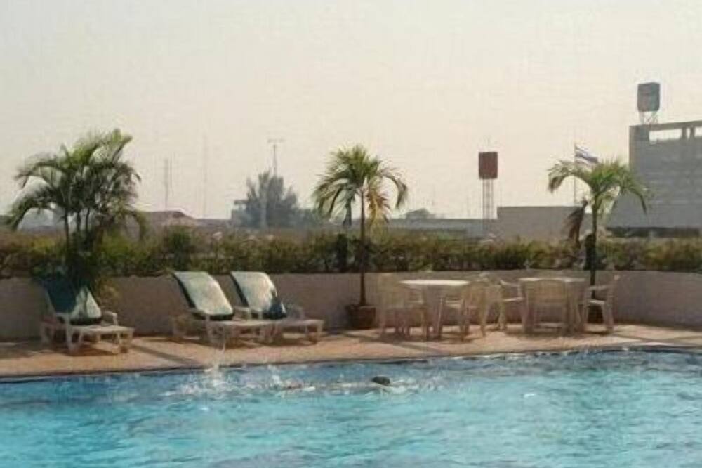 チャロン タニ コンケン ホテル 写真