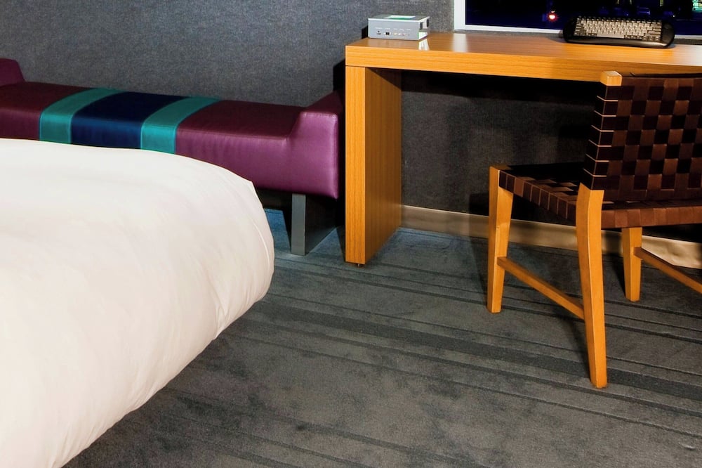 アロフト マウント ローレル 写真