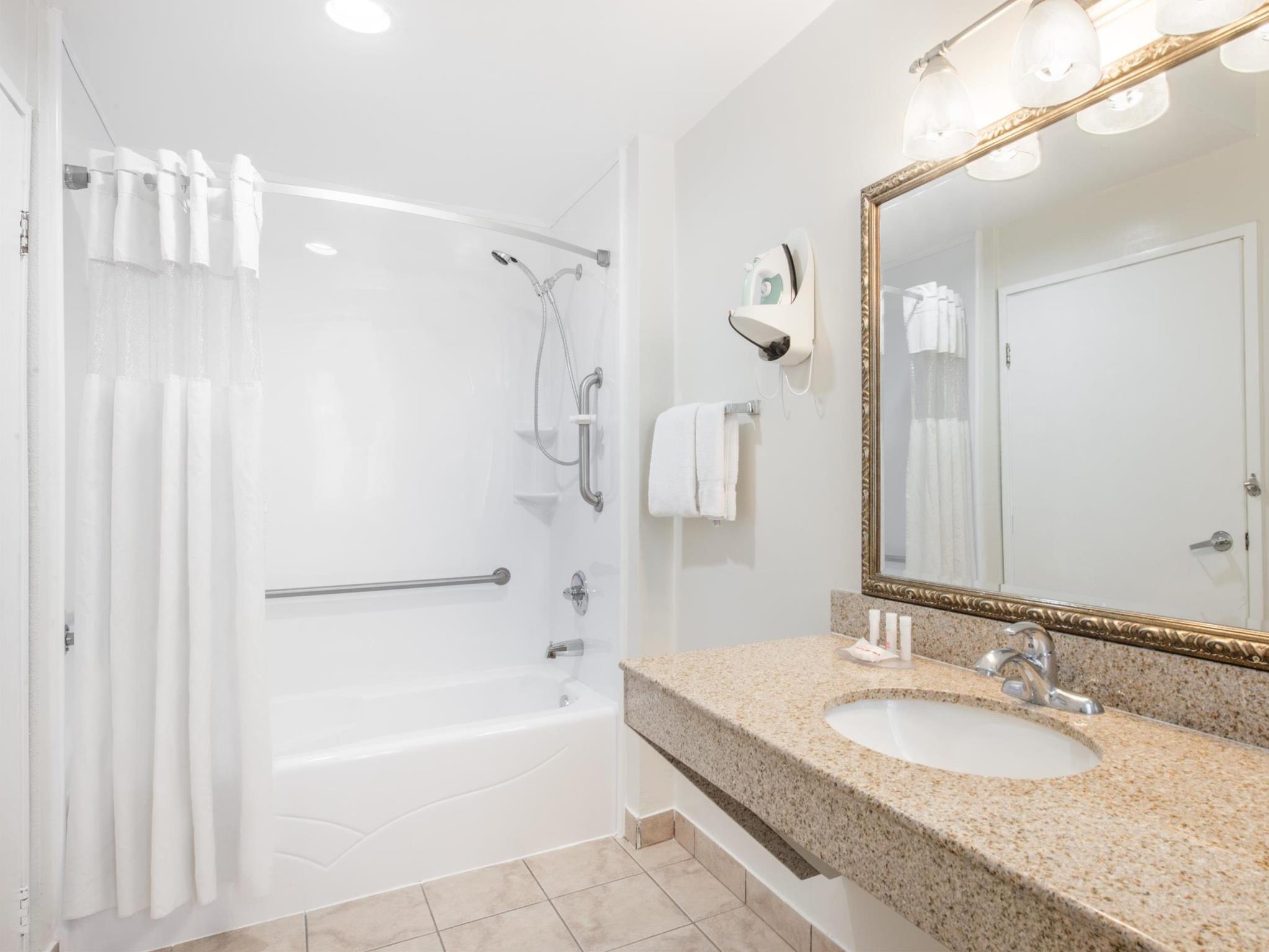 ラマダ バイ ウィンダム サンディエゴ エアポート 写真