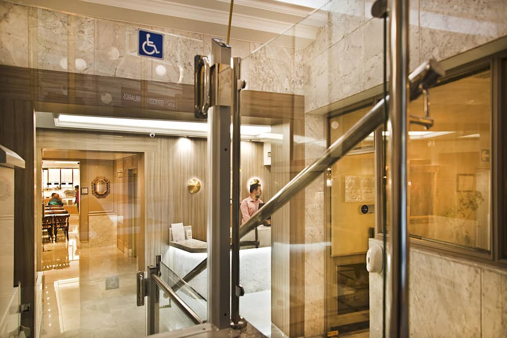 ホテル ロス コンデス 写真