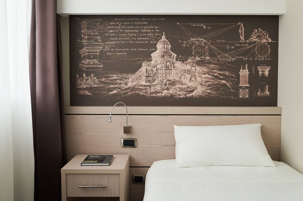 ウナ ホテルズ ボローニャ サン ラッツァーロ 写真