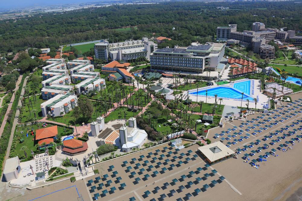 Adora Golf Resort Hotel 写真