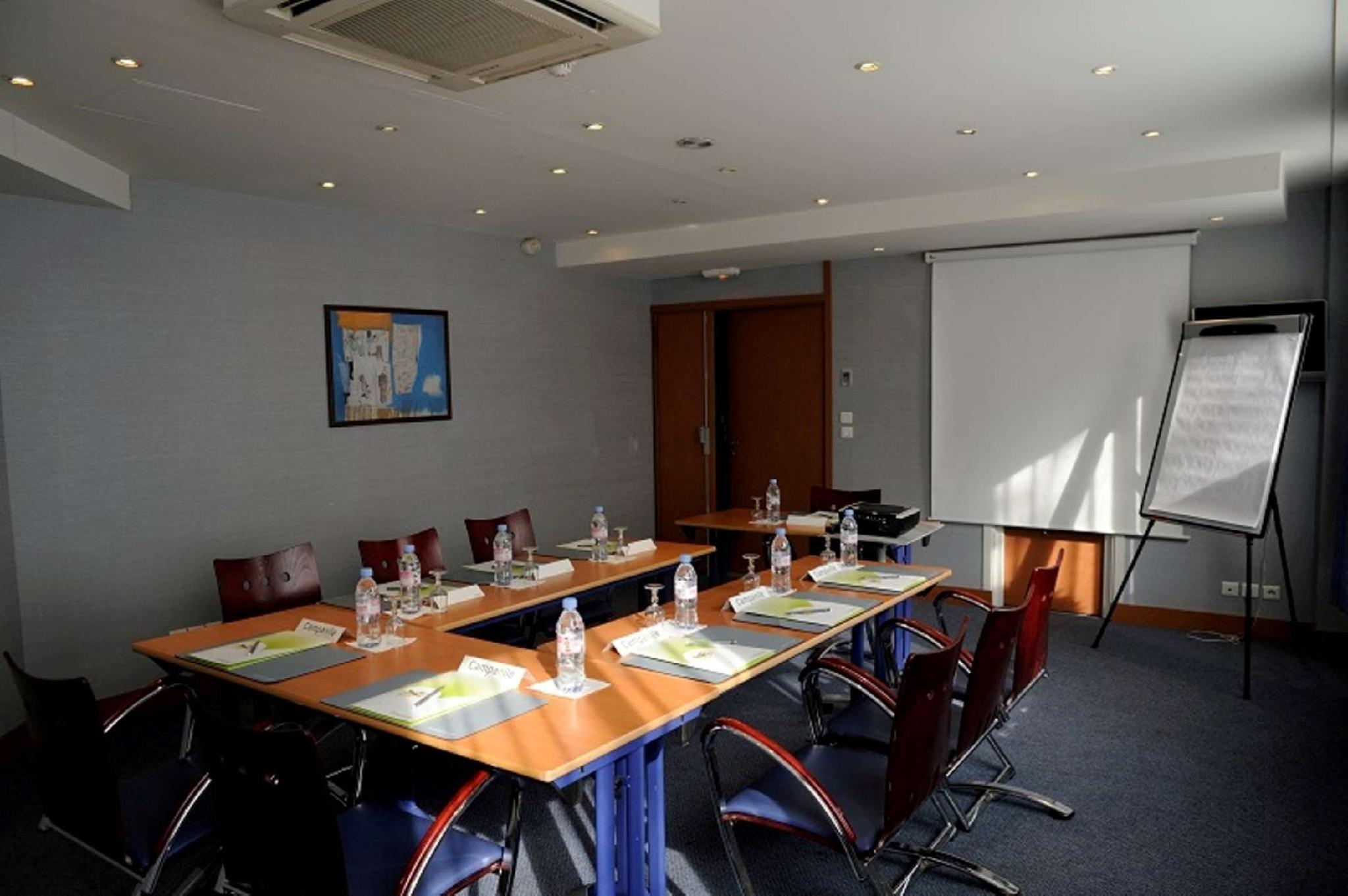 ホテル カンパニール パリ 14 メーヌ モンパルナス 写真