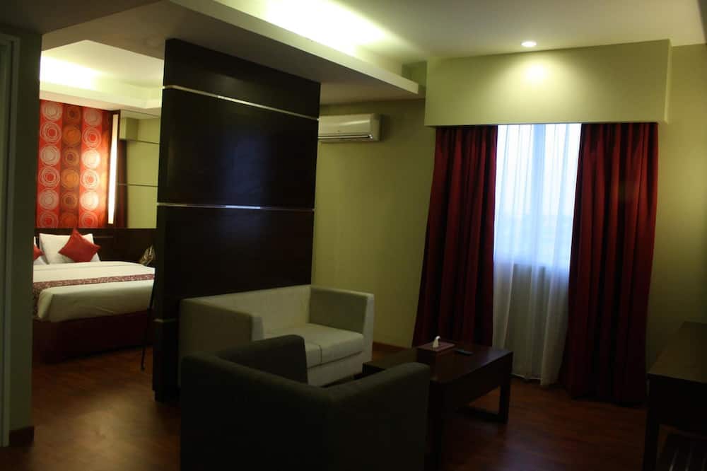 ポーズ イン ホテル ソロ 写真