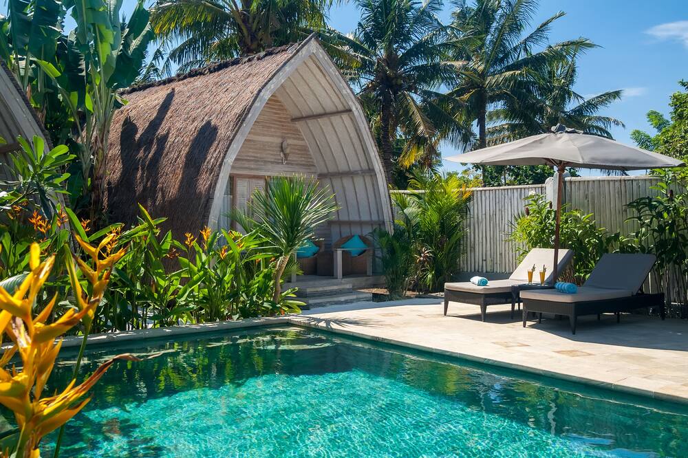 ギリ エア エスケープ - アダルツ オンリー 写真