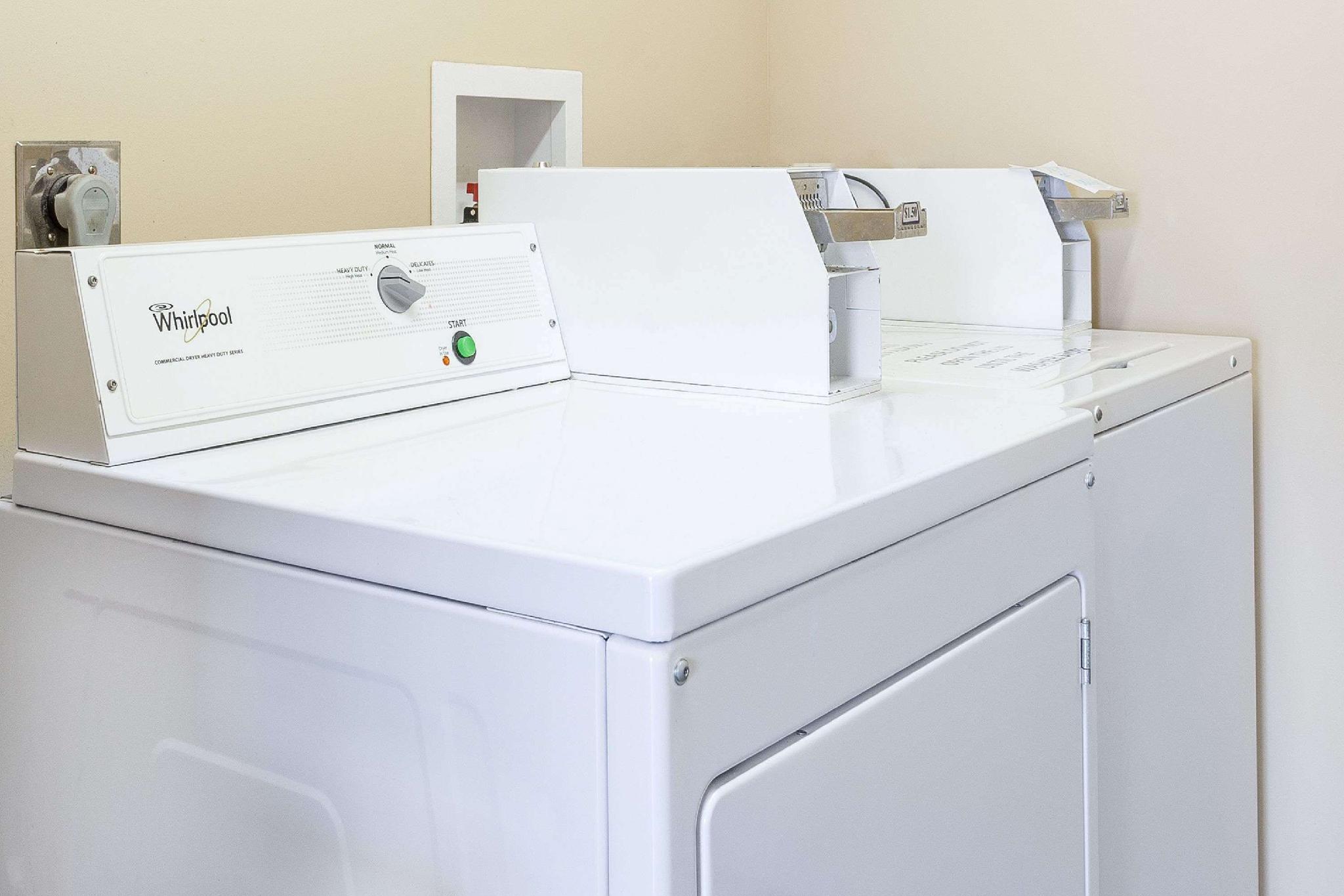 デイズ イン バイ ウィンダム ディクソン 写真