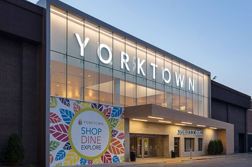 ダブルツリー スイーツ バイ ヒルトン アンド カンファレンス センター シカゴ ダウナーズ グローブ 写真