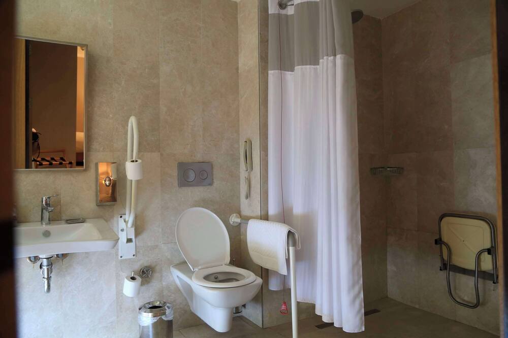 ダブルツリー バイ ヒルトン イスタンブール トゥズラ 写真