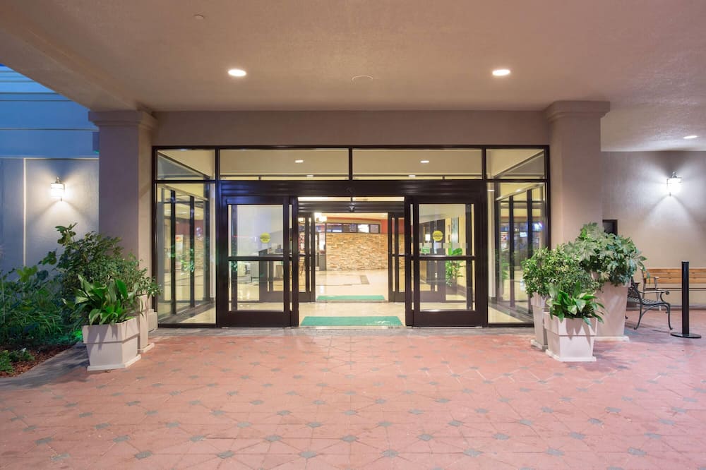 Wyndham Grand Executive Center Little Rock Airport 写真