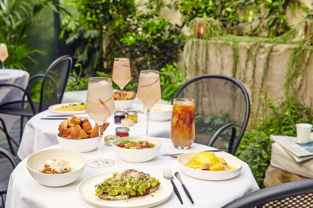 ペルペチュアル エリゼ モンテーニュ 写真