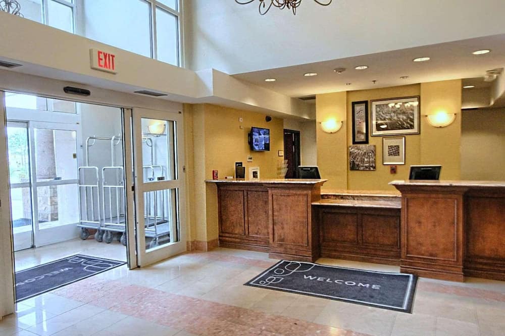 カントリーイン&スイーツ バイ ラディソン ディアボーン MI 写真