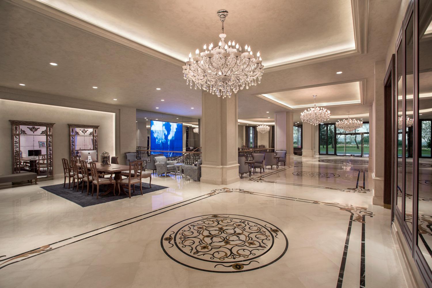 ラッゾーニ ホテル 写真