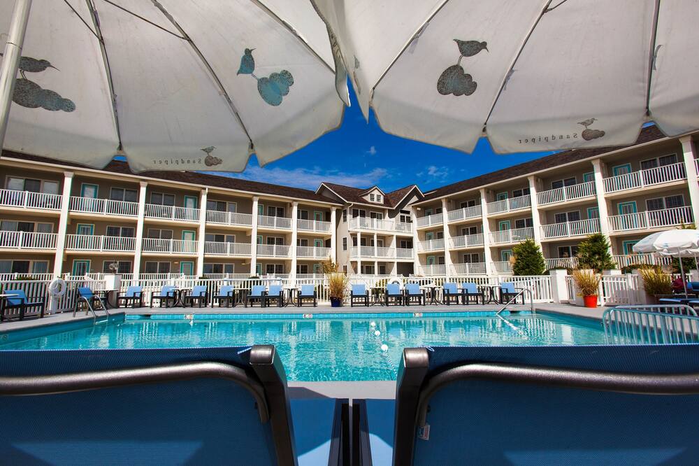 サンドパイパー ビーチ クラブ 写真