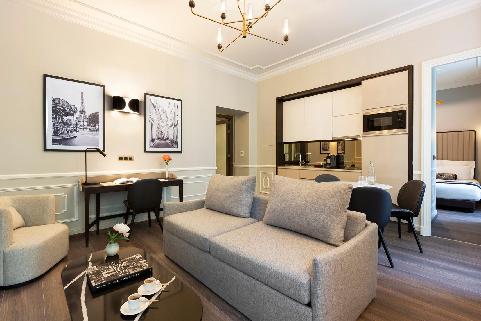 ラ クレ トゥール エッフェル パリ バイ ザ クレスト コレクション 写真