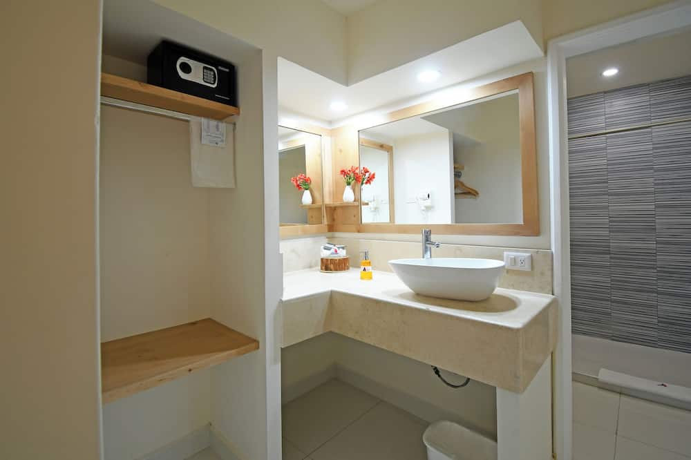 The Marine Waterfront Hotel 写真