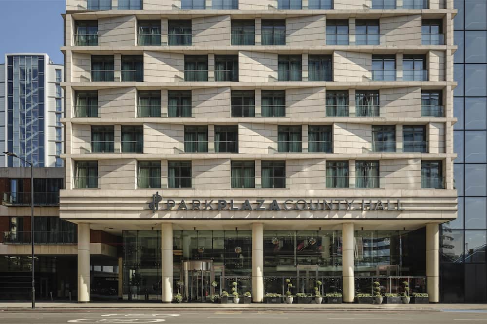 パーク プラザ カントリー ホール ホテル 写真