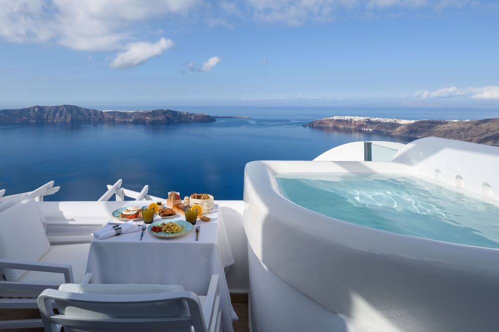 アバブ ブルー スイーツ 写真