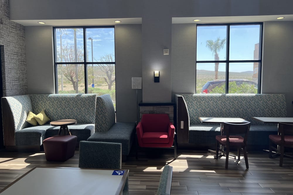 ハンプトン イン & スイーツ バーストウ 写真