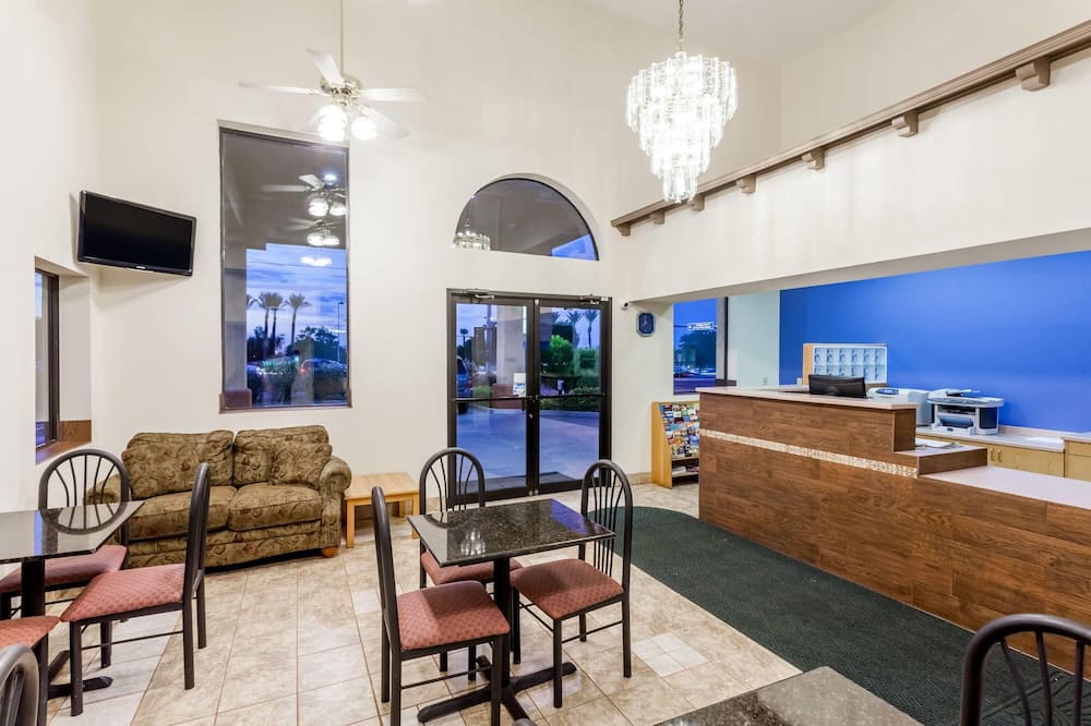 デイズ イン バイ ウィンダム ユマ 写真