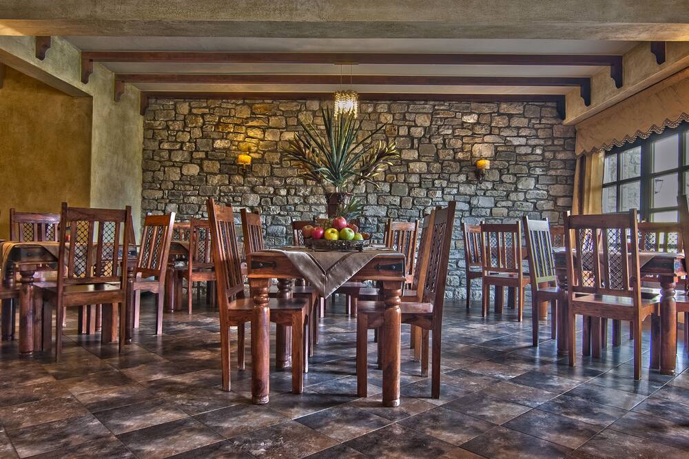 ホテル ドウピアニ ハウス 写真