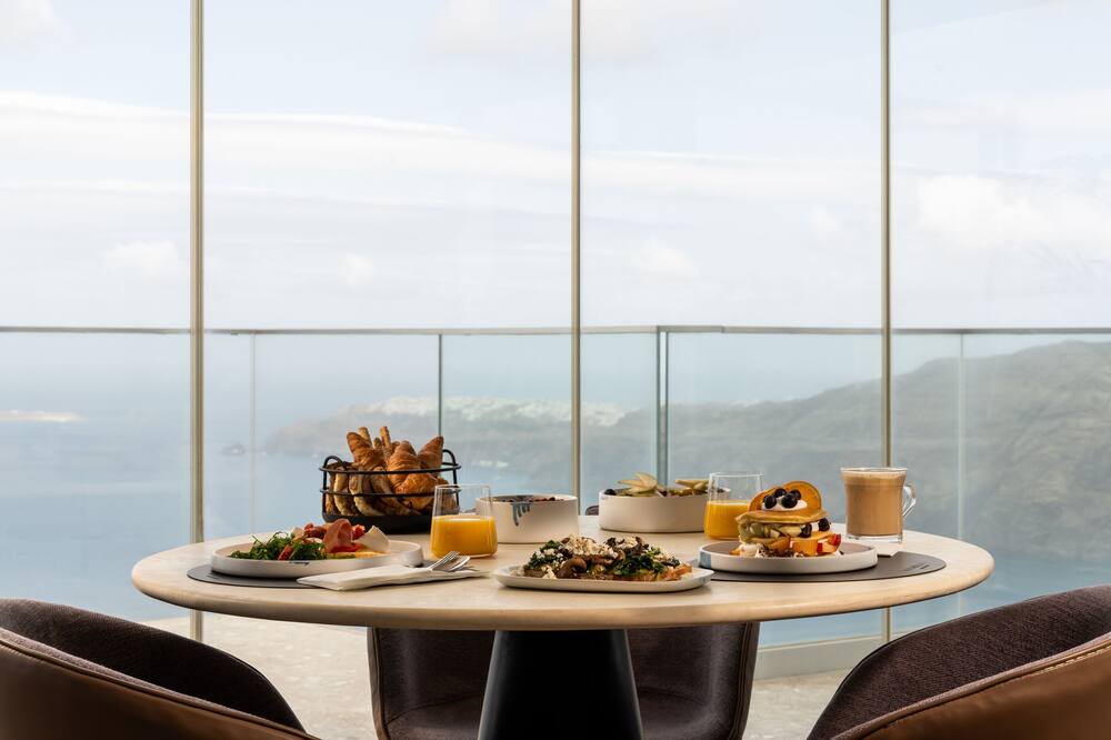 ロカベラ サントリーニ ホテル＆スパ 写真