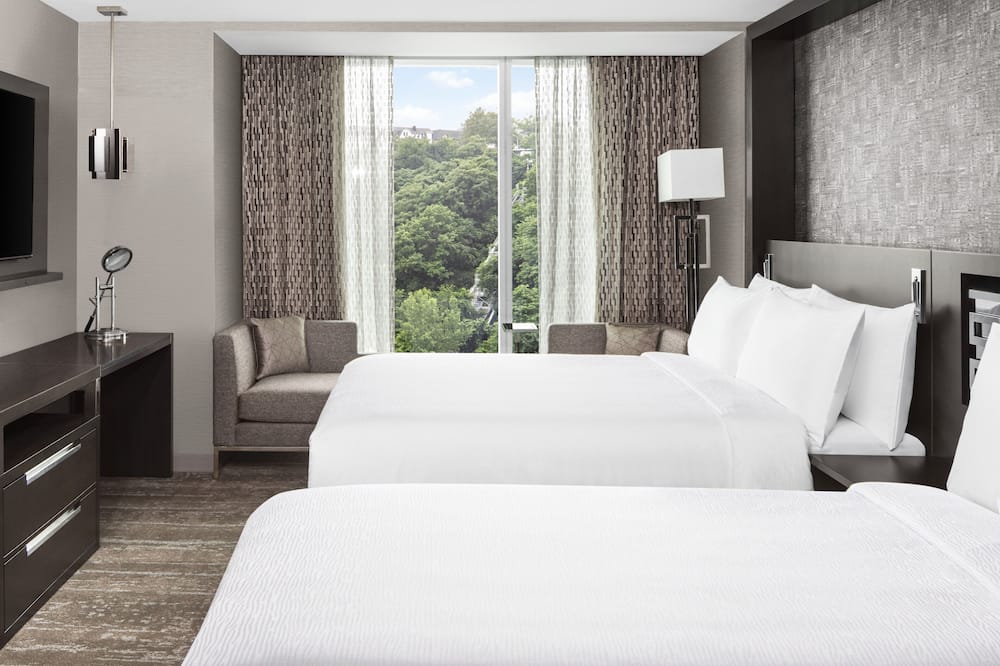 Envue, Autograph Collection 写真