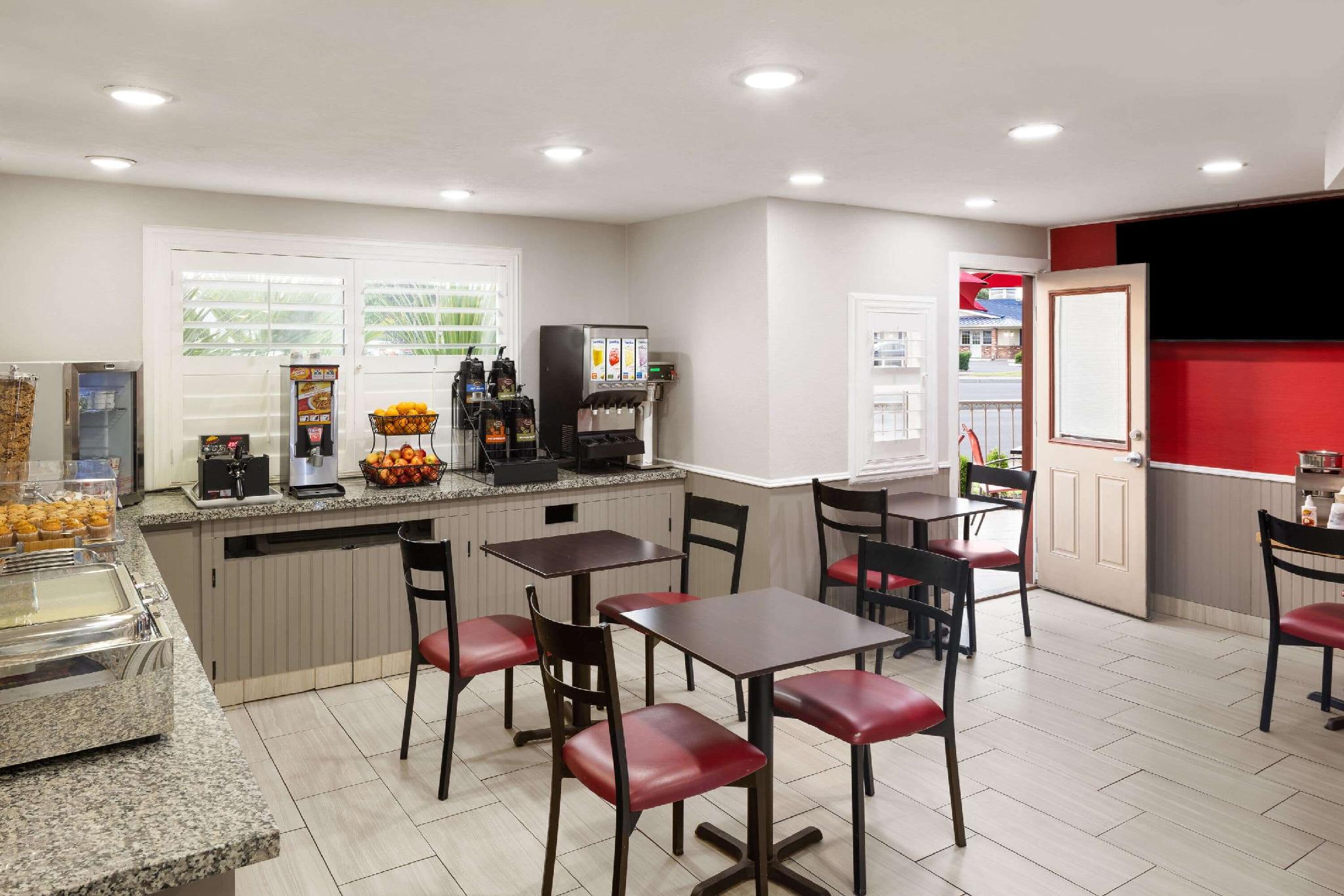 ラマダバイウィンダムメドフォードエアポートノース 写真