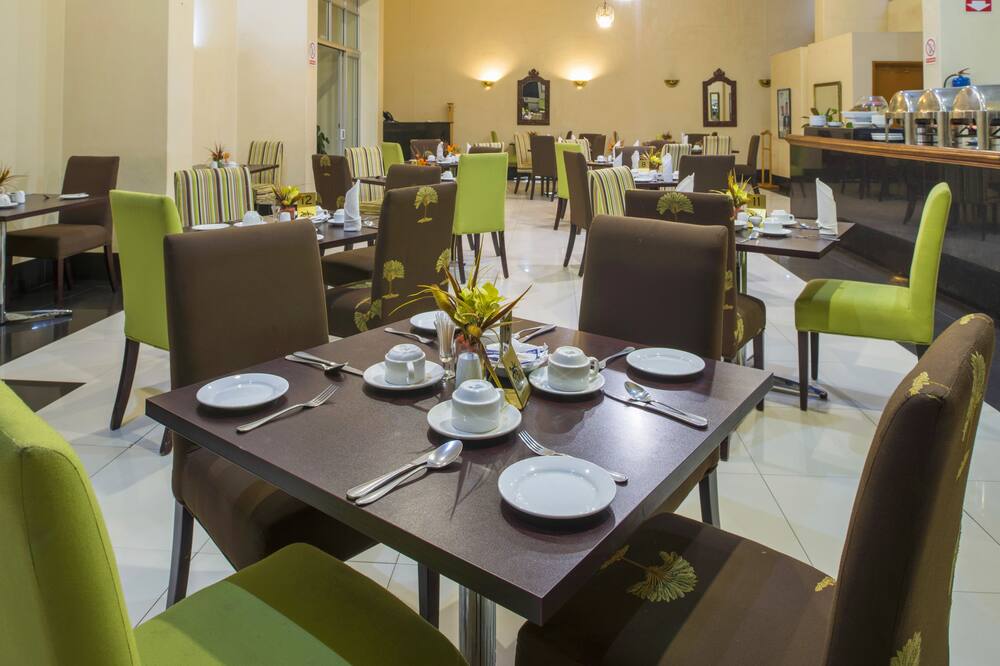 ニュー アンバサダー ホテル 写真