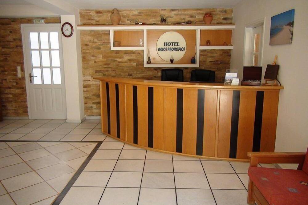 Agios Prokopios Hotel 写真