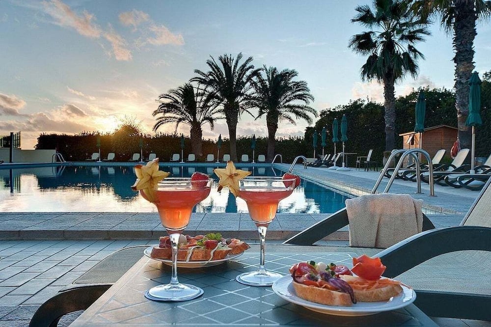 スミー カルロス V アルゲーロ 写真