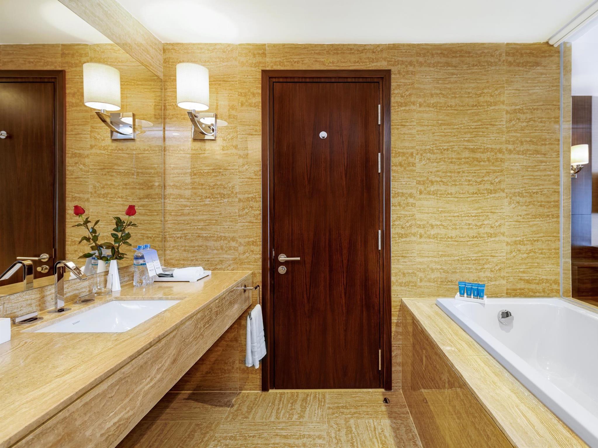 ウィンダム レジェンド ハロン ホテル 写真