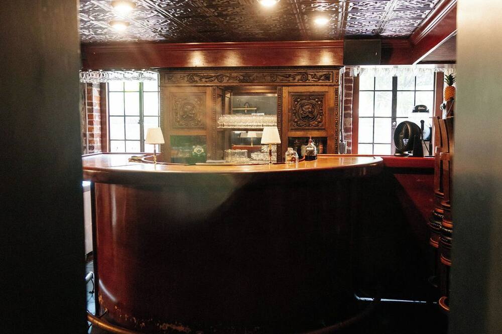 アイアンクラッド イン & バーボン ルーム 写真