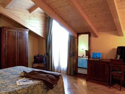 ホテル コンチネンタレ 写真