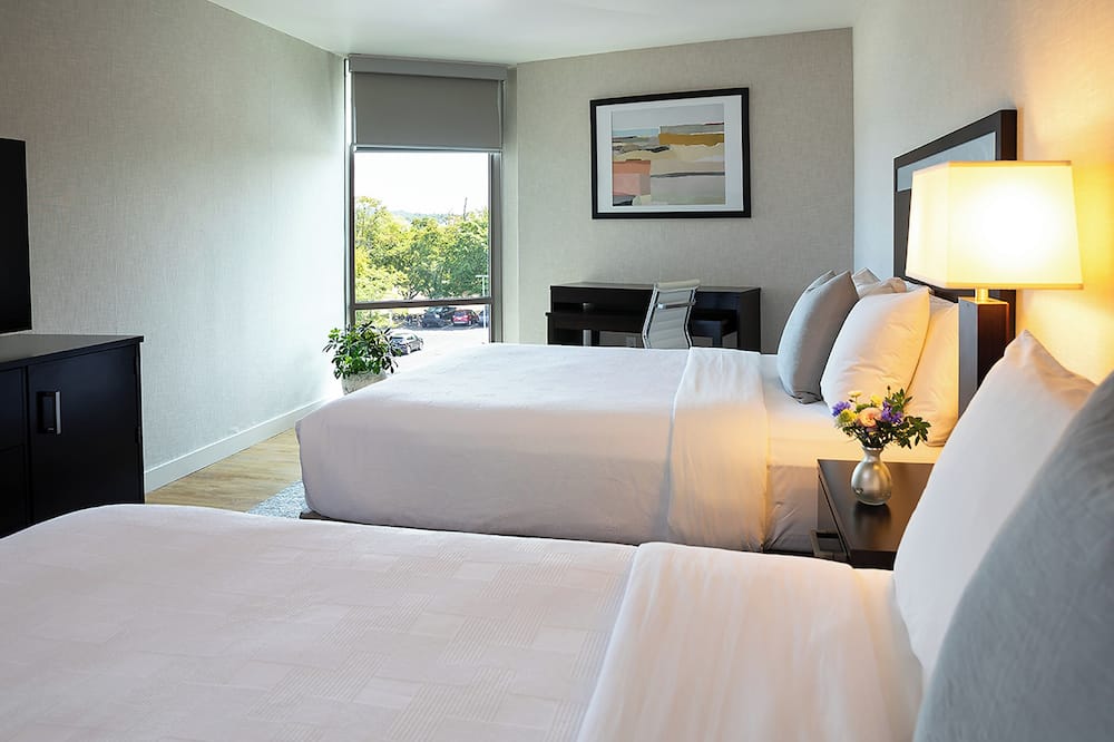 Delamar Traverse City 写真