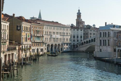 Locanda Leon Bianco on the Grand Canal 写真